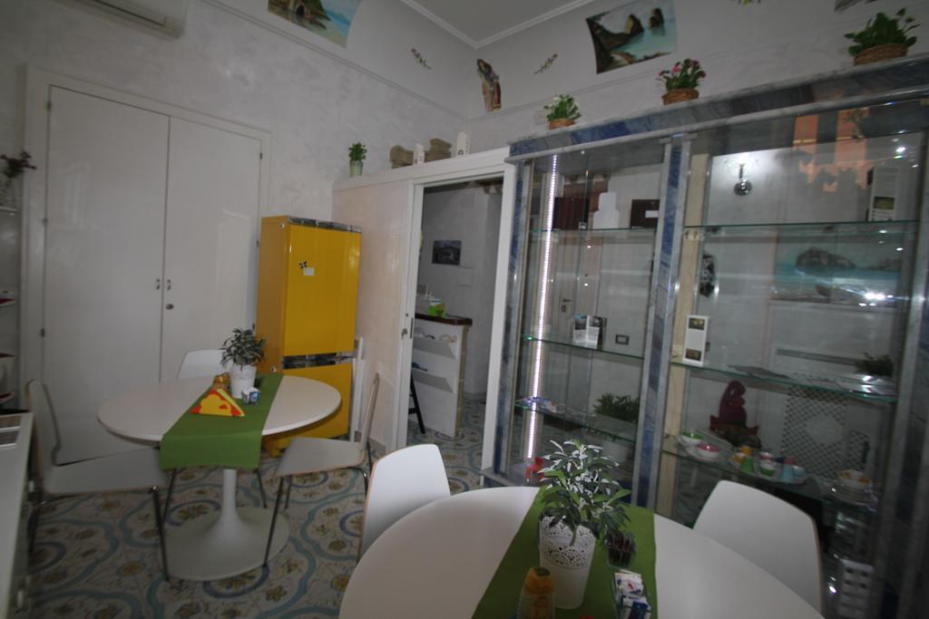 Le Vie Di Napoli B&B Exteriör bild